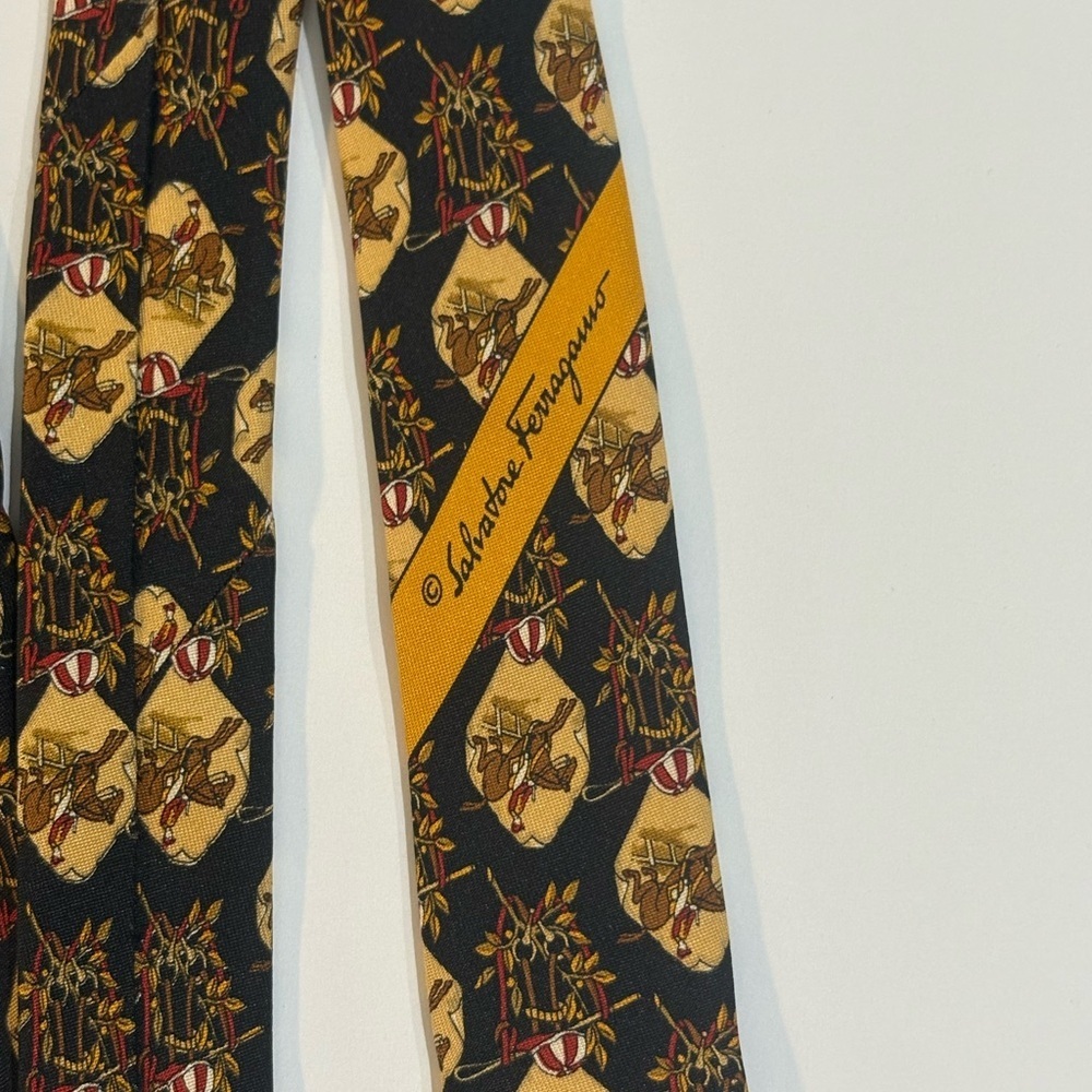 Salvatore Ferragamo Equestrian Horse Jockey Print 100% Silk Classic Navy Blue - Picture 4 of 5